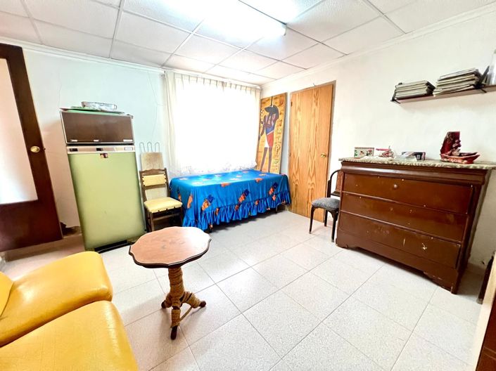 Image No.28-6 Bed Townhouse for sale