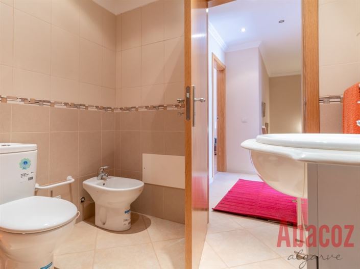 Image No.18-4 Bed Townhouse for sale