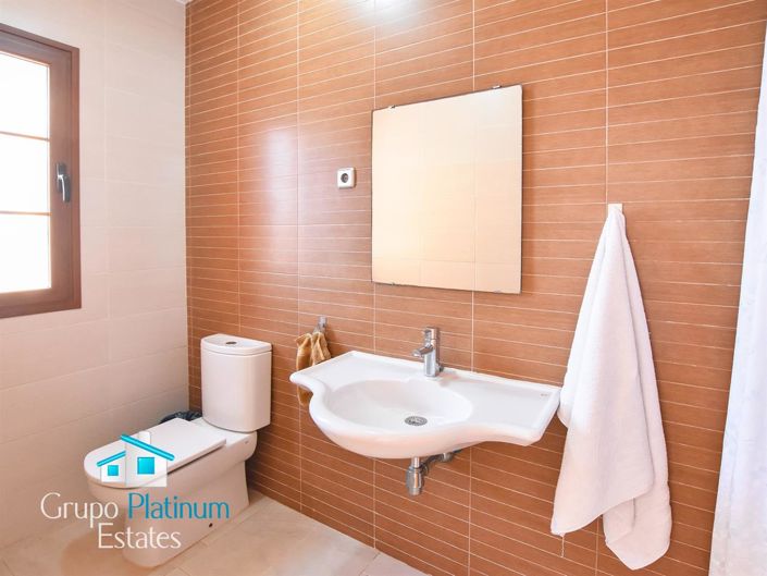 Image No.15-3 Bed Property for sale