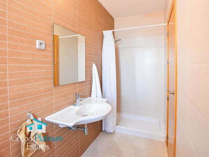 Image No.16-3 Bed Property for sale