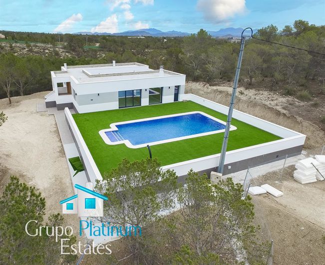 Image No.1-4 Bed Villa for sale
