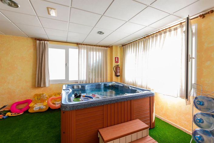 Image No.19-3 Bed Property for sale