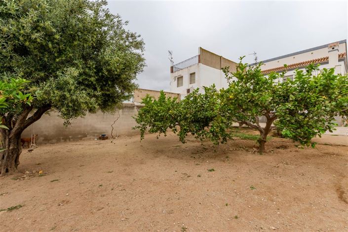 Image No.19-6 Bed Property for sale