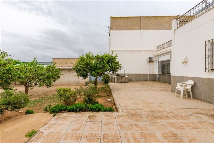 Image No.20-6 Bed Property for sale