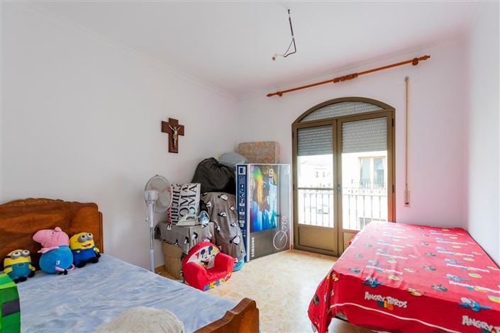 Image No.22-6 Bed Property for sale