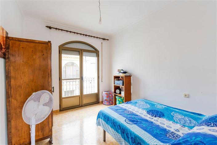 Image No.26-6 Bed Property for sale