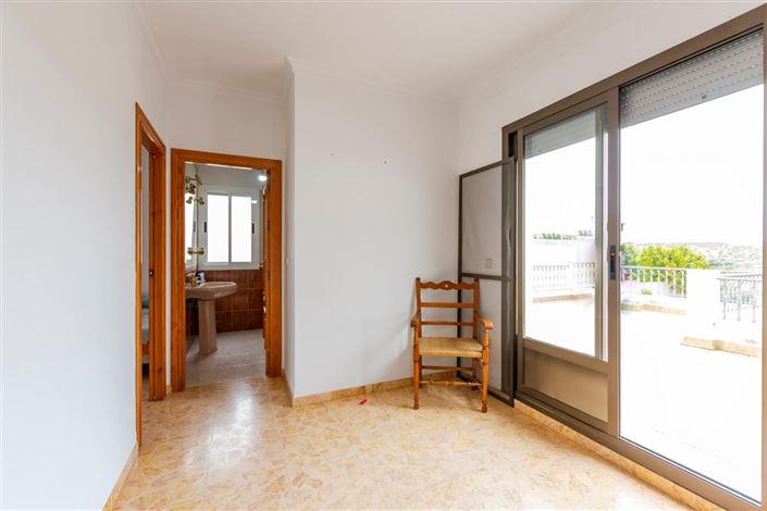 Image No.27-6 Bed Property for sale