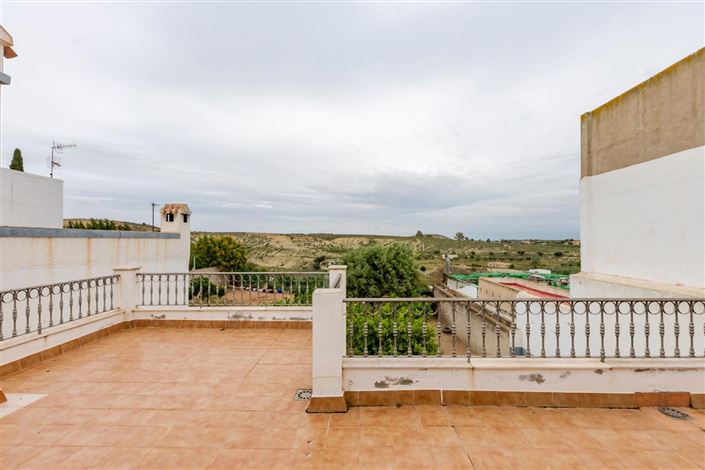 Image No.28-6 Bed Property for sale