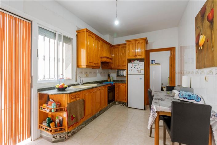 Image No.6-6 Bed Property for sale