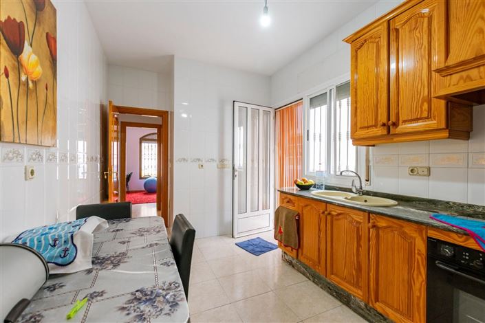 Image No.7-6 Bed Property for sale