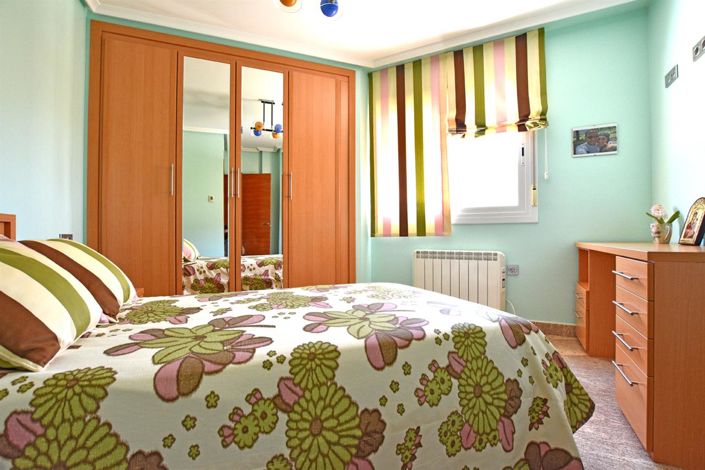 Image No.10-7 Bed Property for sale