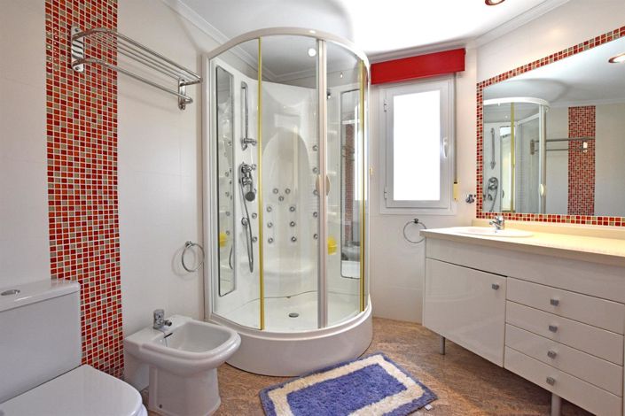 Image No.13-7 Bed Property for sale