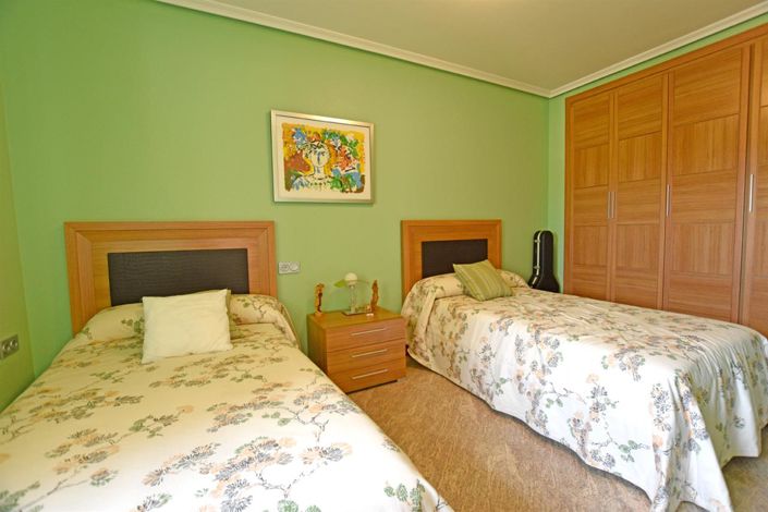 Image No.14-7 Bed Property for sale