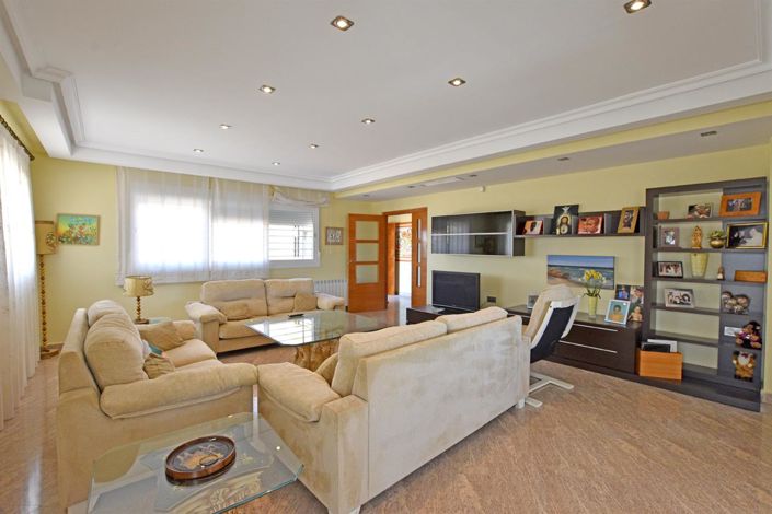 Image No.19-7 Bed Property for sale