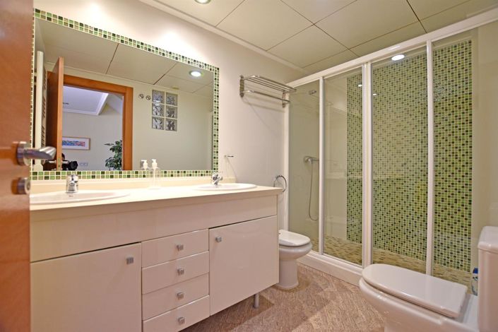 Image No.23-7 Bed Property for sale