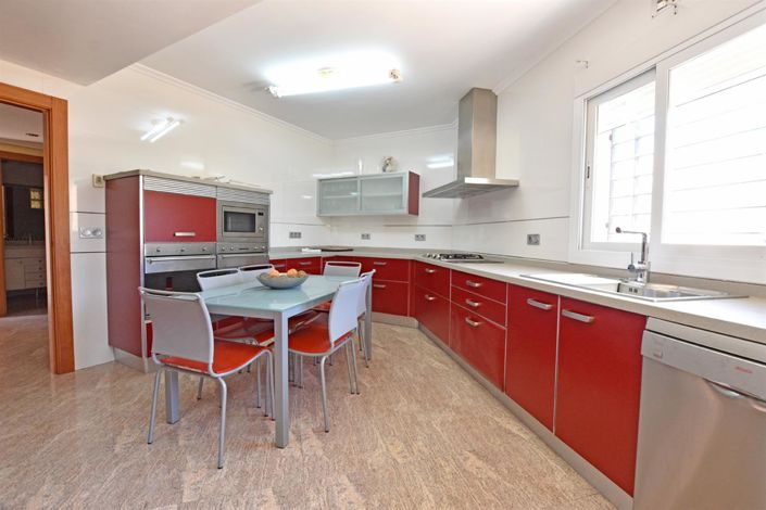 Image No.21-7 Bed Property for sale