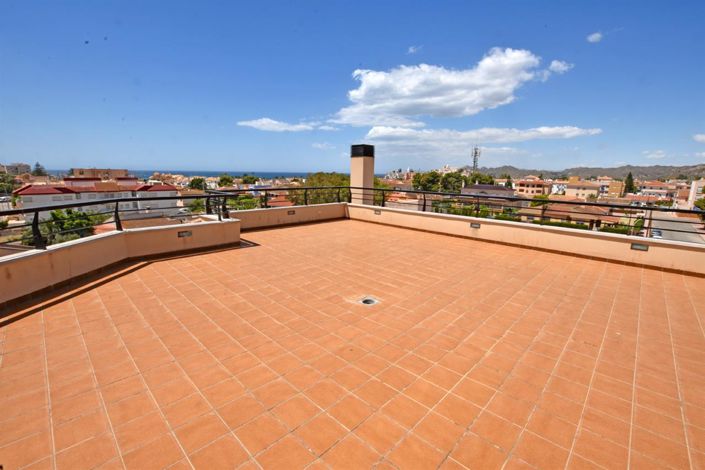 Image No.4-7 Bed Property for sale