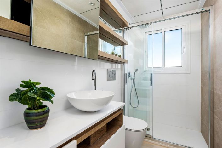 Image No.13-3 Bed Property for sale