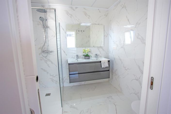 Image No.18-3 Bed Villa for sale