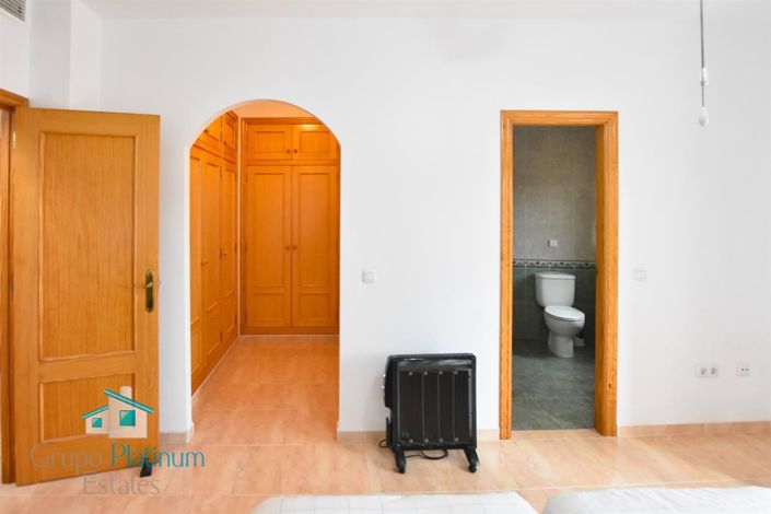 Image No.21-3 Bed Villa for sale