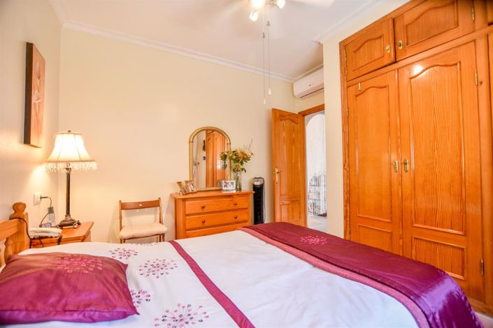 Image No.17-2 Bed Property for sale