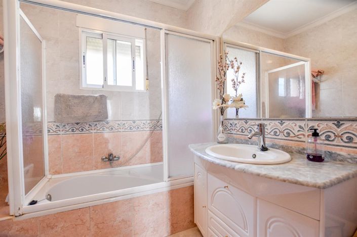 Image No.18-2 Bed Property for sale