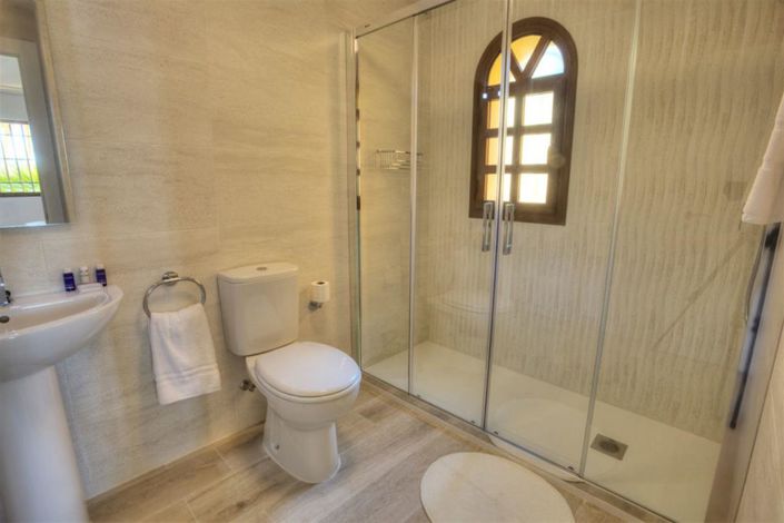 Image No.6-3 Bed Property for sale