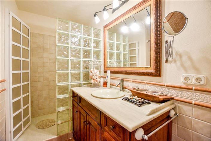 Image No.27-6 Bed Villa for sale