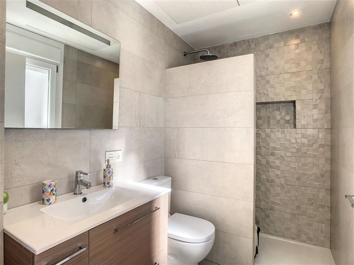 Image No.14-4 Bed Property for sale