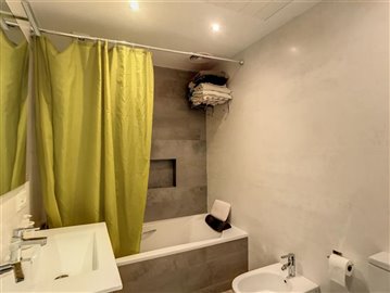 5dd737d5-21a6-4da3-9518-35afd2ce82e2