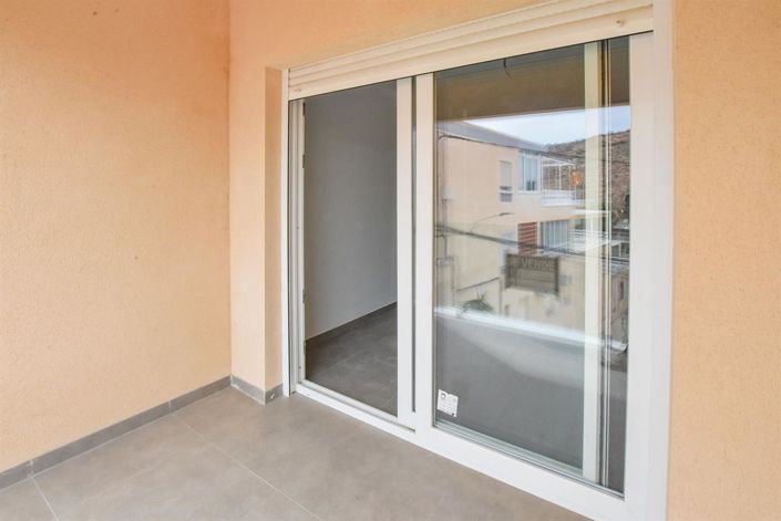 Image No.11-2 Bed Property for sale