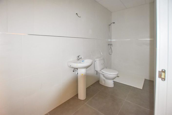 Image No.13-2 Bed Property for sale