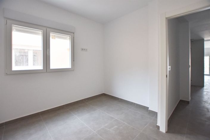 Image No.14-2 Bed Property for sale