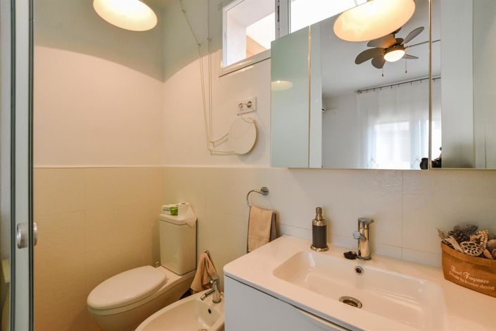 Image No.12-4 Bed Property for sale