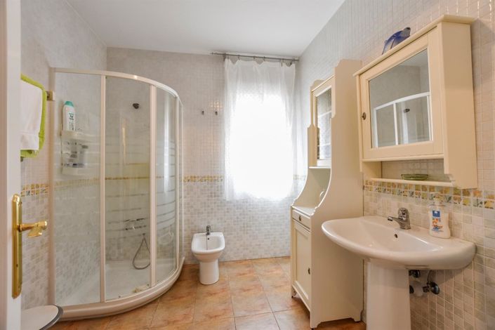 Image No.17-4 Bed Property for sale