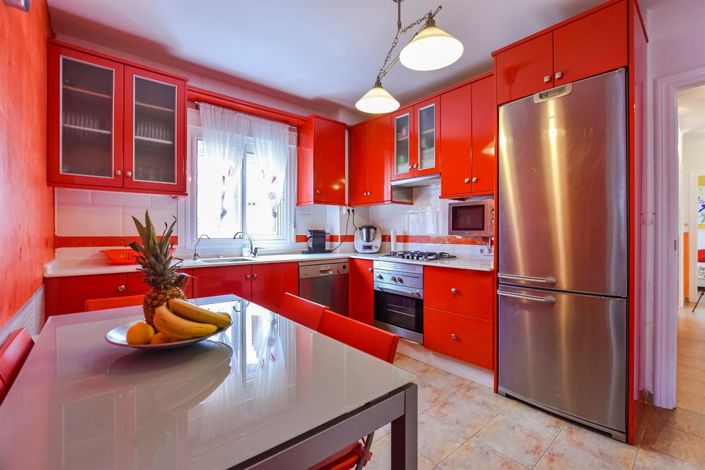 Image No.4-4 Bed Property for sale