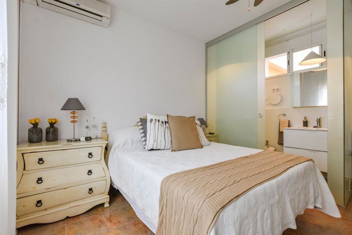 Image No.8-4 Bed Property for sale