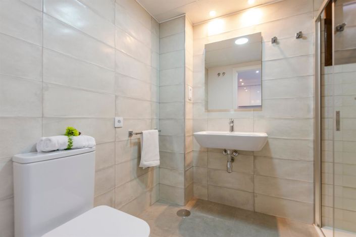 Image No.18-2 Bed Property for sale