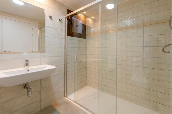 Image No.19-2 Bed Property for sale