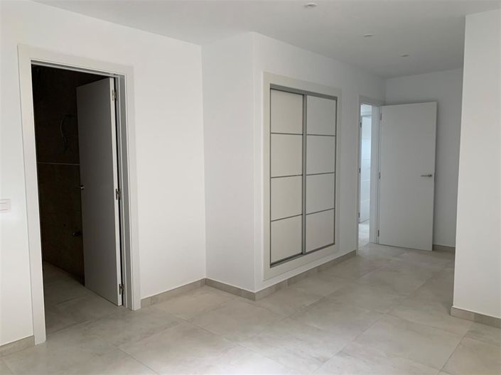 Image No.5-3 Bed Villa for sale