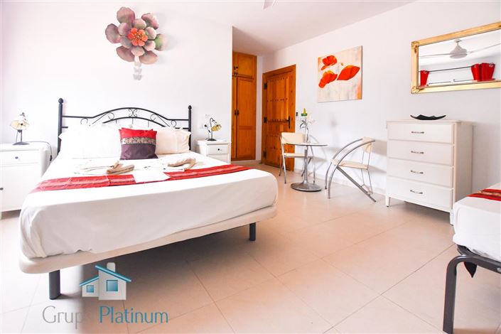 Image No.20-7 Bed Villa for sale