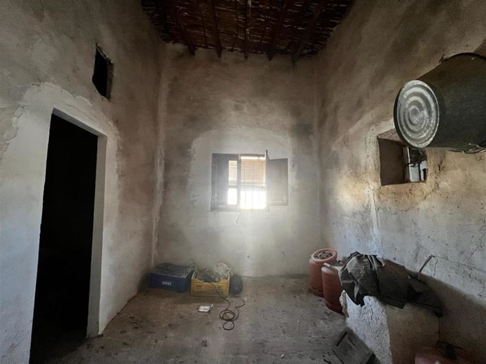 Image No.16-7 Bed Property for sale