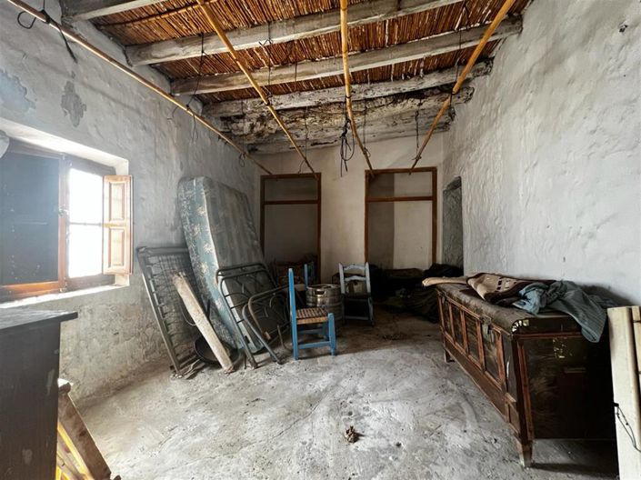 Image No.15-7 Bed Property for sale