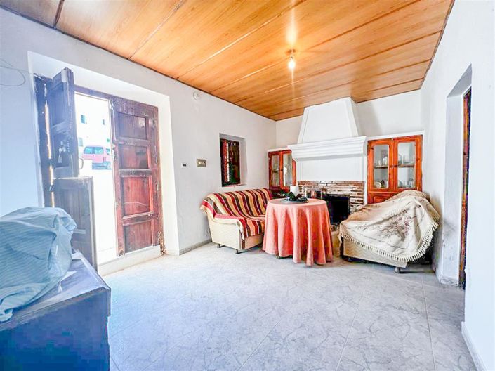 Image No.2-7 Bed Property for sale