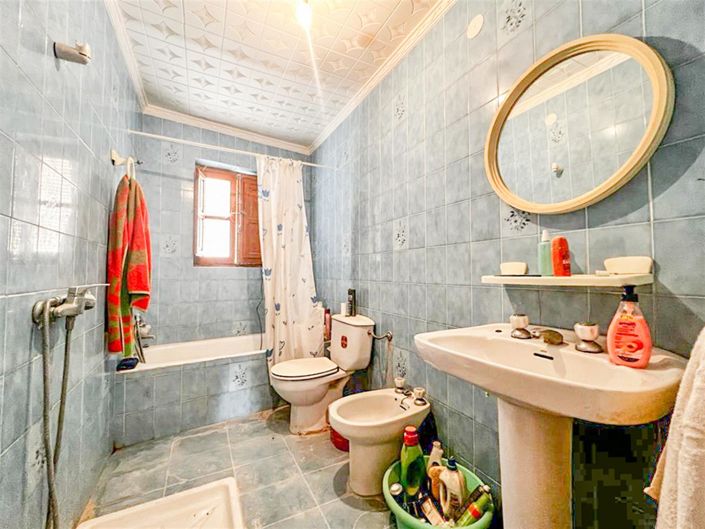 Image No.7-7 Bed Property for sale