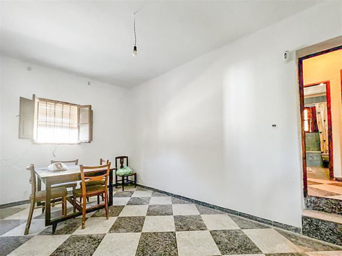 Image No.4-7 Bed Property for sale