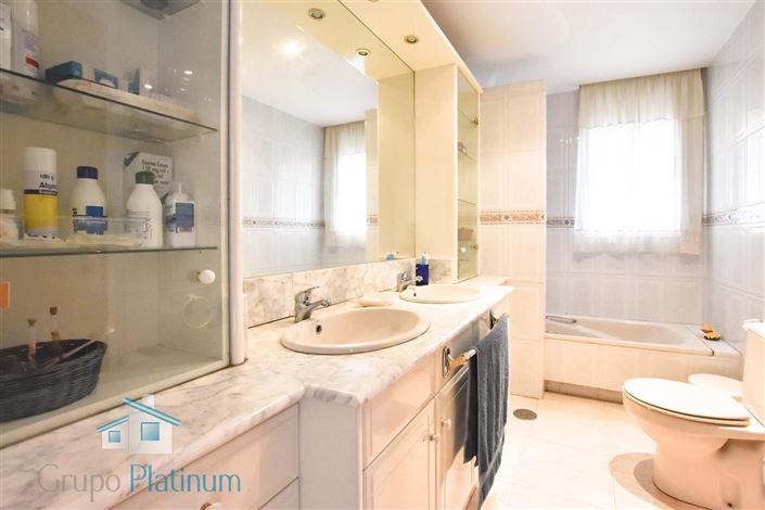 Image No.10-5 Bed Villa for sale