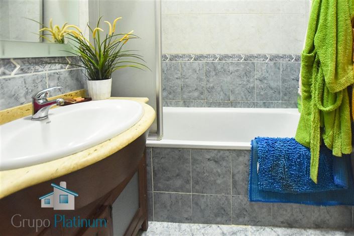 Image No.17-3 Bed Property for sale