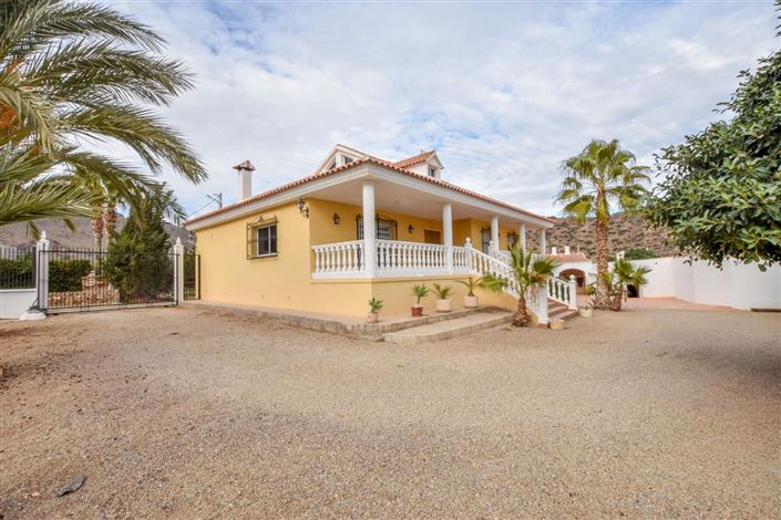 Image No.2-4 Bed Villa for sale