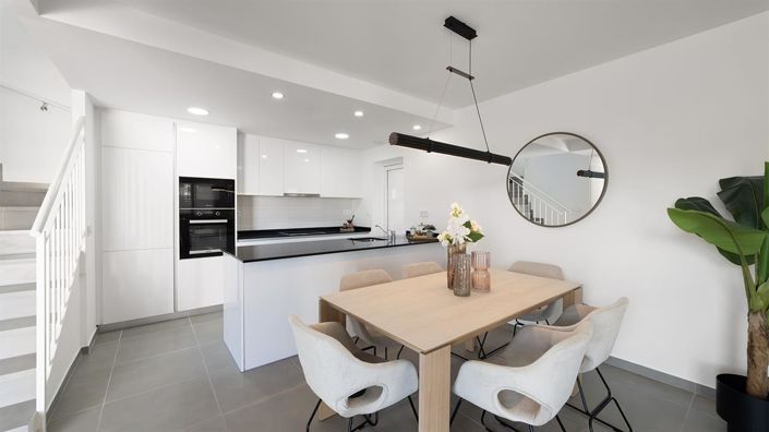 Image No.8-2 Bed Property for sale